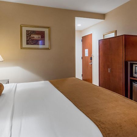 Best Western Plus Arena Hotel Nueva York Exterior foto